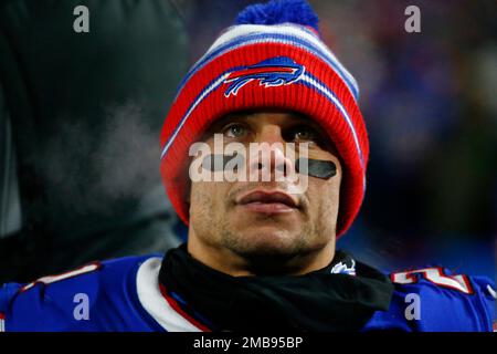 Buffalo Bills quarterback Josh Allen (17) passes against the Cleveland  Browns during an NFL game on Sunday, Nov. 10, 2019 in Cleveland, O.H. (AP  Photo/Rick Osentoski Stock Photo - Alamy