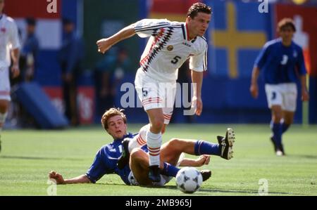 East Rutherford, Vereinigte Staaten. 20th Jan, 2023. firo, 06/23/1994 archive picture, archive photo, archive, archive photos football, soccer, WORLD CUP 1994 USA, 94 group phase, group E Italy - Norway 1:0 duels, Stig Inge Bjørnebye, Stig Inge Bjornebye Credit: dpa/Alamy Live News Stock Photo