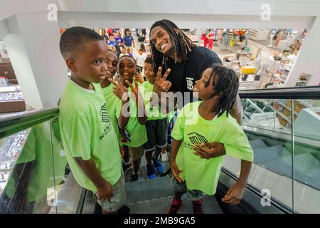 IMAGE DISTRIBUTED FOR JC PENNEY - Dallas Cowboys Wide Receiver, CeeDee Lamb,  center, joins Frisco Mayor Pro Temp Angelia Pelham and Councilwoman Tammy  Meinershagen to celebrate JCPenney's 120th birthday by gifting kids