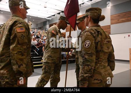 Col. Tracy Michael (left center), Fort George G. Meade Medical Department Activity commander, passes the unit guidon to Lt. Col. Christopher Richelderfer (right center), incoming commander of Barquist Army Health Clinic, at a change of command ceremony June 14, 2022, Fort Detrick, Maryland. Lt. Col. Christopher Richelderfer assumed command of  the clinic from Lt. Col. Johnathan Evans. Stock Photo