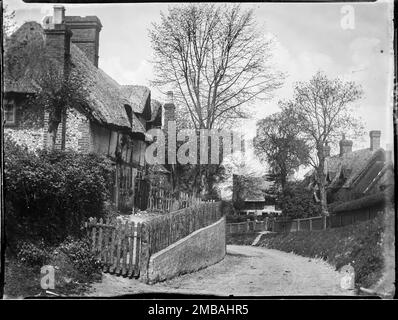 Upper Icknield Way, Whiteleaf, Princes Risborough, Wycombe, Buckinghamshire, 1910. Looking north along Upper Icknield Way, showing timber framed cottages known as Thatchers and Wood Cottage on the left of the foreground. Stock Photo