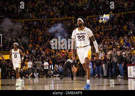 Basketball buzzer beater shot Stock Photo - Alamy