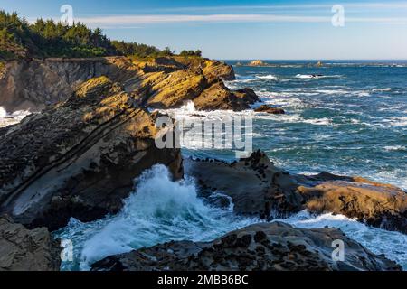 Sandstone formations and Pacific Ocean at Shore Acres State Park on the Oregon Coast, USA Stock Photo