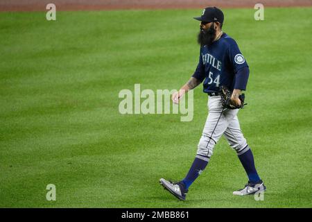 Mariners release Sergio Romo