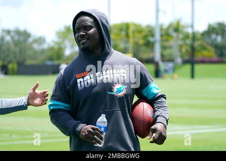 Miami Dolphins linebacker Melvin Ingram (6) is introduced during a NFL  football game against the Minnesota Vikings, Sunday, Oct.16, 2022 in Miami  Gardens, Fla. (AP Photo/Alex Menendez Stock Photo - Alamy