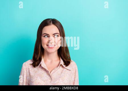 Photo portrait of pretty young lady look curious tricky empty space dressed stylish smart casual outfit isolated on aquamarine color background Stock Photo