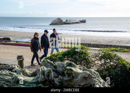 Aptos, United States Of America. 19th Jan, 2023. Aptos, United States of America. 19 January, 2023. U.S President Joe Biden, center, and FEMA Administrator Deanne Criswell, left, listen to California Gov. Gavin Newsom, right, as they tour an area damaged by freak rain storms along Seacliff State Park, January 19, 2023 in Aptos, California. Credit: Adam Schultz/White House Photo/Alamy Live News Stock Photo