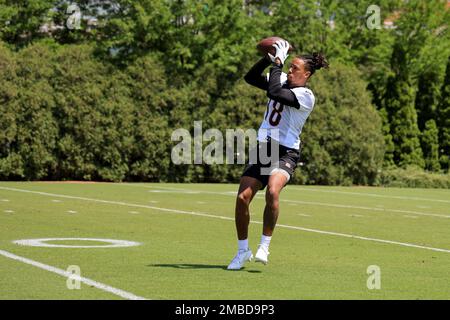 Cincinnati Bengals' Kwamie Lassiter II makes a catch as he takes part in  drills at the NFL football team's rookie minicamp in Cincinnati, Friday,  May 13, 2022. (AP Photo/Aaron Doster Stock Photo 