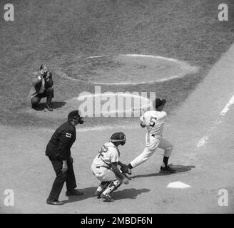 Catcher for the New York Yankees Yogi Berra in March 1957 at spring  training (AP Photo Stock Photo - Alamy