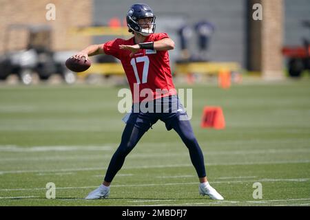 Seattle Seahawks quarterback Jacob Eason (17) during an NFL Preseason  football game against the Chicago Bears, Thursday, Aug. 18, 2022, in  Seattle, WA. The Bears defeated the Seahawks 27-11. (AP Photo/Ben VanHouten