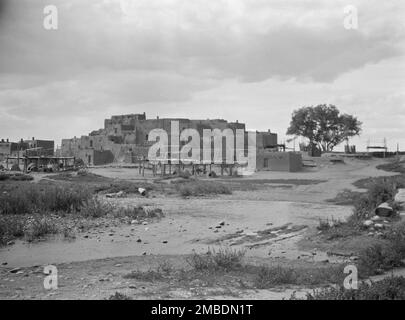 [Taos Pueblo, New Mexico], between 1899 and 1928. Stock Photo