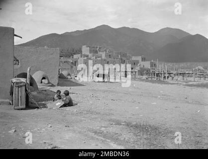 [Taos Pueblo, New Mexico], between 1899 and 1928. Stock Photo