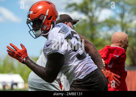 Cleveland Browns defensive end Isaiah Thomas (58) lines up for a play  during an NFL football game against the Cincinnati Bengals, Monday, Oct. 31,  2022, in Cleveland. (AP Photo/Kirk Irwin Stock Photo - Alamy