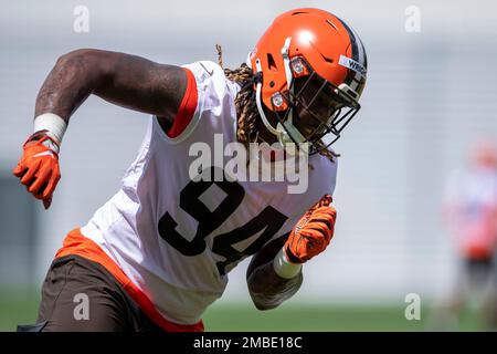 Cleveland Browns defensive end Alex Wright takes part in drills during the  NFL football team's training camp, Tuesday, Aug. 9, 2022, in Berea, Ohio.  (AP Photo/Ron Schwane Stock Photo - Alamy