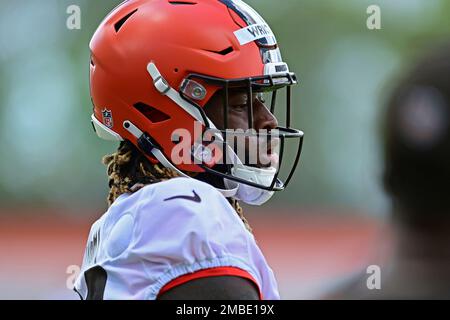 Cleveland Browns tight end Malik Smith participates in a drill during an NFL  football practice, Friday, May 13, 2022, in Berea, Ohio. (AP Photo/David  Dermer Stock Photo - Alamy