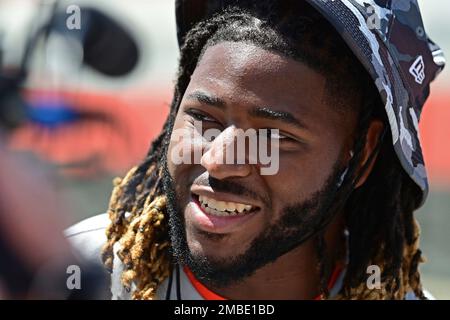 Cleveland Browns defensive end Alex Wright takes part in drills during the  NFL football team's training camp, Tuesday, Aug. 9, 2022, in Berea, Ohio.  (AP Photo/Ron Schwane Stock Photo - Alamy