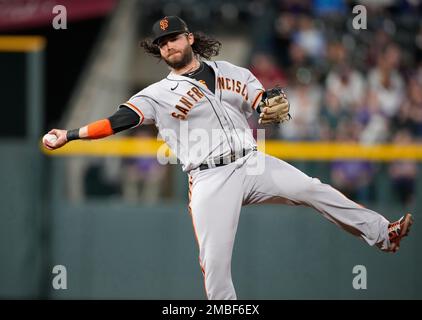 San Francisco Giants shortstop Brandon Crawford (35) waits for the pitch  during an MLB regular season game against the San Francisco Giants,  Tuesday, May 3, 2022, in Los Angeles, CA. (Brandon Sloter/Image