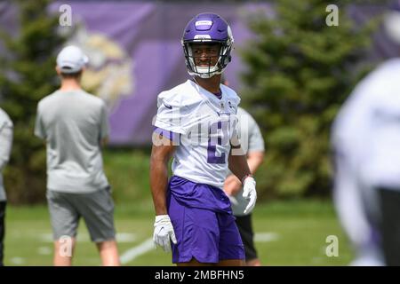 Minnesota Vikings cornerback Akayleb Evans (21) in action during the second  half of an NFL football game against the Chicago Bears, Sunday, Oct. 9,  2022 in Minneapolis. (AP Photo/Stacy Bengs Stock Photo - Alamy