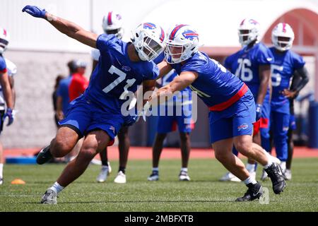 Buffalo Bills linebacker John Petrishen (41) and defensive lineman Sam  Hammond (71) battle during an NFL football rookie minicamp in Orchard park,  N.Y., Friday May 13, 2022. (AP/ Photo Jeffrey T. Barnes Stock Photo - Alamy