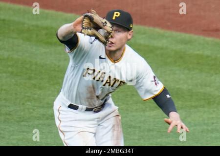 Pittsburgh Pirates right fielder Jack Suwinski loses his cap while