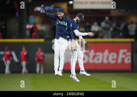 J.P. Crawford wins it with a leap, 07/31/2023