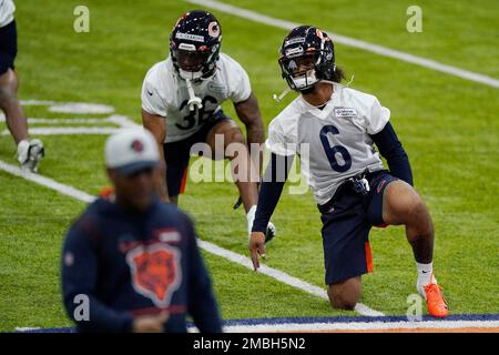 Chicago Bears cornerback Kyler Gordon (6) stretches before an NFL football  game against the Minnesota Vikings, Sunday, Oct. 9, 2022, in Minneapolis.  (AP Photo/Abbie Parr Stock Photo - Alamy