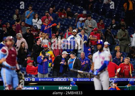 New York Mets fans cheer for New York Mets announcer and former player Keith  Hernandez during a pre-game ceremony to retire his player number before a  baseball game between the Mets and