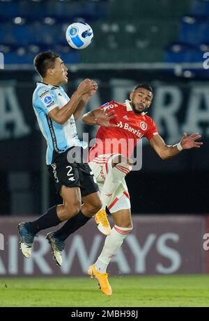 Aquilino Gimenez of Paraguay's Guairena FC, left, and Jaen Pineda