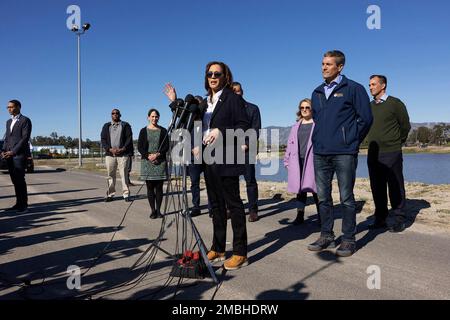 Los Angeles, USA. 20th Jan, 2023. Vice President Kamala Harris tours the Tujunga Spreading Grounds. The spreading grounds recharge LA County's groundwater. VP Harris with Assistant Secretary Tanya Trujillo, U.S. Department of the Interior, U.S. Senator Alex Padilla (D-CA), Congressman Tony Cardenas (D-CA-29), Secretary Wade Crowfoot, California Natural Resources Agency, Lindsey Horvath, Los Angeles County Board of Supervisors, and Director Mark Pestrella, Los Angeles County Public Works 1/20/2023 Sun Valley, CA, USA (Photo by Ted Soqui/SIPA USA) Credit: Sipa USA/Alamy Live News Stock Photo