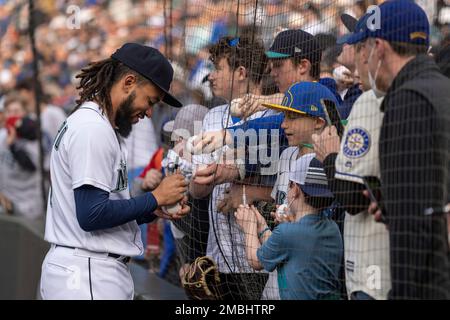 Seattle Mariners' J.P. Crawford signs autographs before a spring training  baseball game against the Kansas City Royals Sunday, Feb. 26, 2023, in  Surprise, Ariz. (AP Photo/Charlie Riedel Stock Photo - Alamy