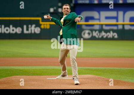 Masters champ Scottie Scheffler threw out the first pitch at the