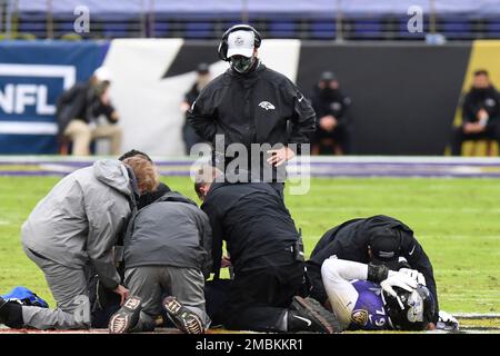 Cincinnati Bengals defensive end Trey Hendrickson (91) talks to Baltimore  Ravens offensive tackle Ronnie Stanley (79) during an NFL football game,  Sunday, Jan. 8, 2023, in Cincinnati. (AP Photo/Emilee Chinn Stock Photo -  Alamy