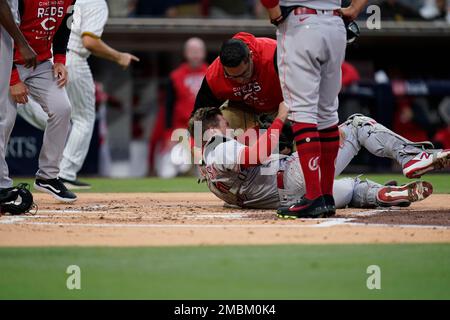 Reds call out Padres' Luke Voit over collision with catcher Tyler