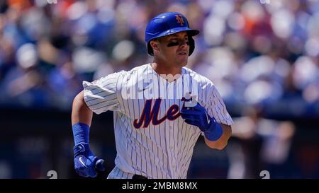 New York Mets' James McCann stands in the dugout during a baseball game  against the Miami Marlins, Friday, June 24, 2022, in Miami. The Mets won  5-3. (AP Photo/Lynne Sladky Stock Photo - Alamy