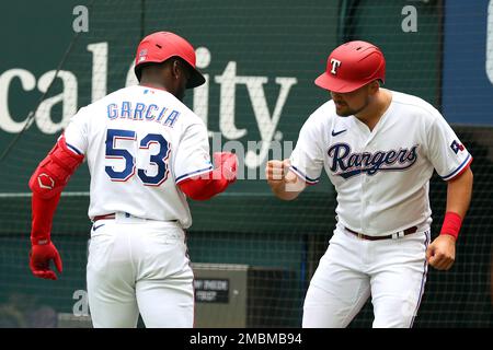 CHICAGO, IL - JUNE 11: Texas Rangers first baseman Nathaniel Lowe