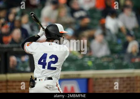 Braille jerseys at Camden Yards met with praise and criticism / X