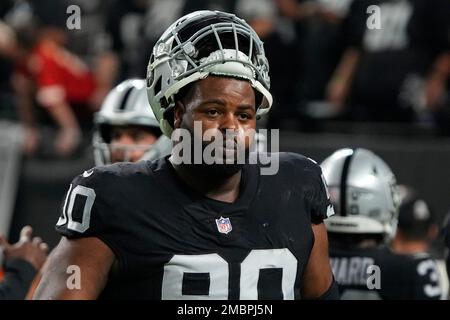 Raiders defensive tackle Johnathan Hankins (90) and Raiders outside  linebacker Cory Littleton ( …