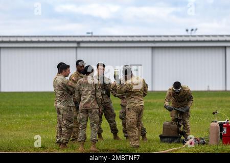 Soldiers assigned to Alpha Company, 46th Aviation Support Battalion ...