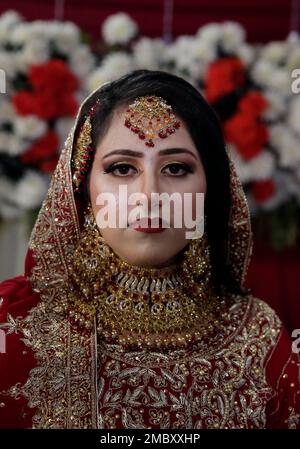 A Pakistani Hindu bride poses at a mass wedding ceremony in Karachi... News  Photo - Getty Images