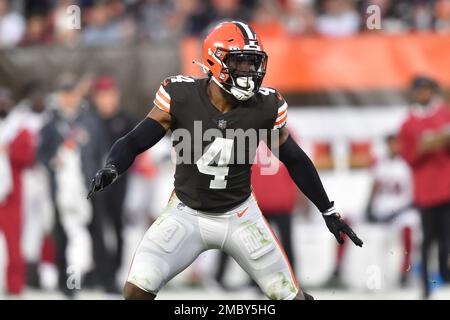 Cleveland Browns linebacker Anthony Walker Jr. (4) stands on the sideline  during an NFL football game against the Pittsburgh Steelers, Sunday, Oct.  31, 2021, in Cleveland. (AP Photo/Kirk Irwin Stock Photo - Alamy