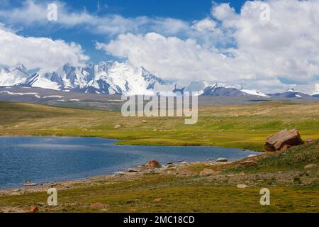 Dream Lake and Kizil-Asker glacier, Tian Shan mountain range near the Chinese border, Naryn Region, Kyrgyzstan Stock Photo