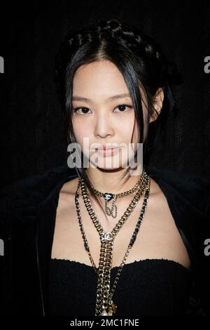 Blackpink's Jennie at Chanel Fall 2022 Show PFW: Photos, Details – WWD