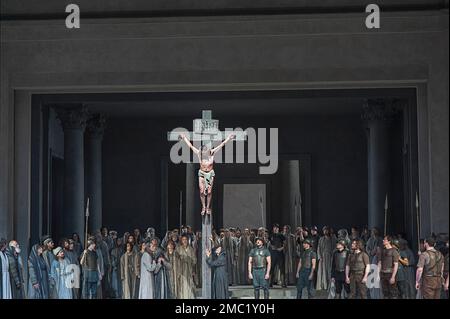 Passion Play Oberammergau 2022, Crucifixion of Jesus, Lamentation, People and Romans, Jesus performer Rochus Rueckel, Oberammergau, Bavaria, Germany Stock Photo