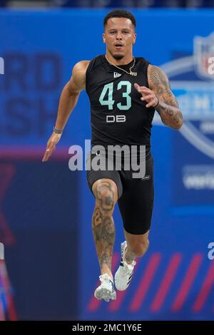 Miami defensive back Bubba Bolden runs the 40-yard dash at the NFL football  scouting combine, Sunday, March 6, 2022, in Indianapolis. (AP Photo/Charlie  Neibergall Stock Photo - Alamy