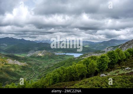 Green mountain landscape in the province of Leon Stock Photo