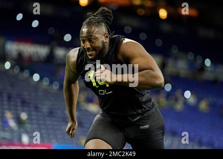 North Carolina offensive lineman Joshua Ezeudu runs the 40-yard dash during  the NFL football scouting combine, Friday, March 4, 2022, in Indianapolis.  (AP Photo/Darron Cummings Stock Photo - Alamy