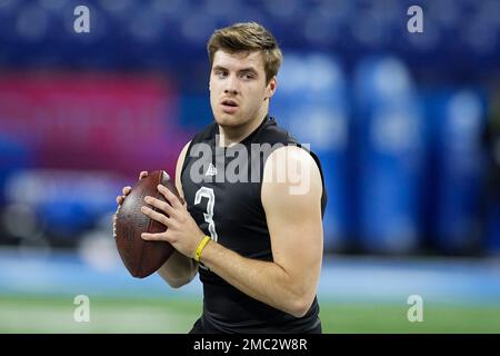 Kent State quarterback Dustin Crum runs a drill during the NFL football  scouting combine, Thursday, March 3, 2022, in Indianapolis. (AP  Photo/Darron Cummings Stock Photo - Alamy