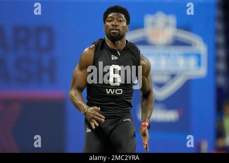 New Orleans Saints quarterback Ian Book threads the needle with 17-yard  pass to wide receiver Dai'Jean Dixon