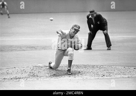 George Thomas Tom Seaver , Major League Baseball pitcher for the New York  Mets, Cincinnati Reds, Chicago White Sox, Boston Red Sox 1969 World Series  Stock Photo - Alamy