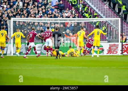 London, UK. 21st Jan, 2023. Jarrod Bowen of West Ham United scores during the Premier League match between West Ham United at the Elizabeth Olympic Park, London, England on 21 January 2023. Photo by Phil Hutchinson. Editorial use only, license required for commercial use. No use in betting, games or a single club/league/player publications. Credit: UK Sports Pics Ltd/Alamy Live News Stock Photo